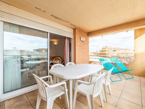 Outdoor dining - apartment with sea view, sleeps 6, balcony (Valras-Plage)