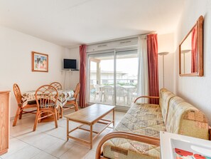 Living area - apartment with sea view, sleeps 6, balcony (Valras-Plage)