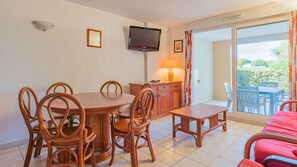 Dining - Lovely 6-pers ground floor apt with terrace (Agde)