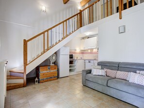 Living area - Charming duplex villa, sleeps 6, garden (Homps)