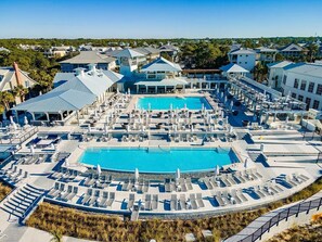 A heated pool - 🦩Book Me Baby! Beach Cruiser Cottage in WaterColor🦩 (Santa Rosa Beach)