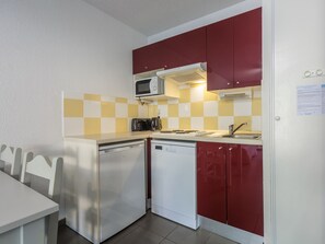 Fridge, microwave, dishwasher, coffee/tea maker - Cottage for 4 pers in residence with pool (Aubignan)