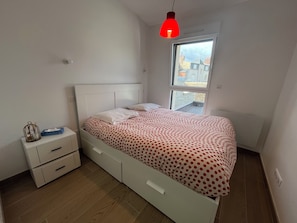 Fer et planche Ă repasser, Wi-Fi, literie fournie