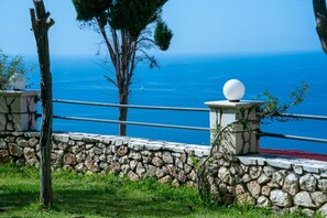 Property grounds - Apartment 'Rania-2' with Sea View, Wi-Fi and Air Conditioning (Κομποθεκράτα)