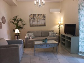 TV - Apartment 'Rania-2' with Sea View, Wi-Fi and Air Conditioning (Κομποθεκράτα)