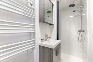 Shower - Studio de charme au coeur de Paris (Paris)