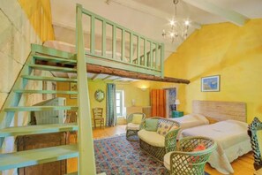 Iron/ironing board, WiFi, bed sheets - Van Gogh - Sunny terrace overlooking the park (ARLES)
