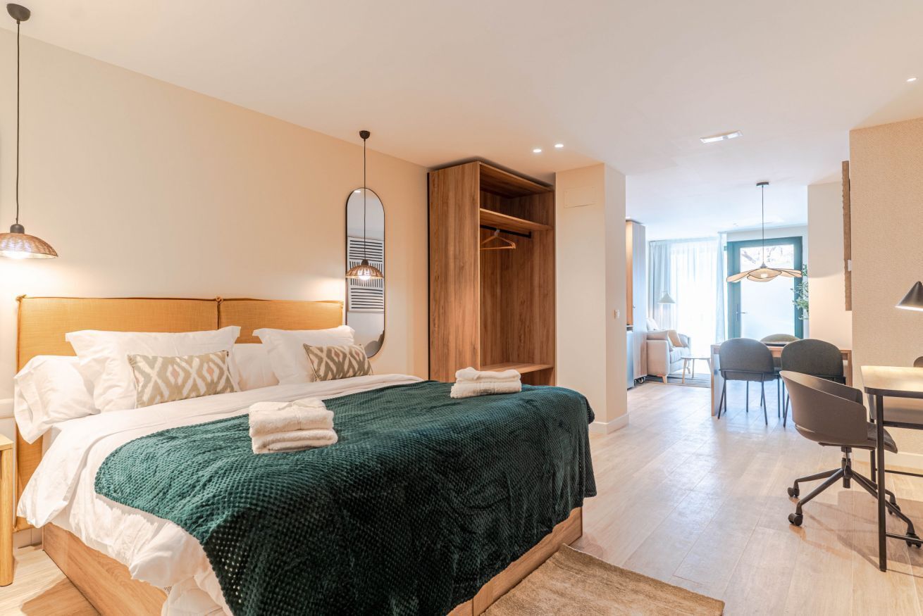 办公桌、熨斗/熨衣板、旅行婴儿床