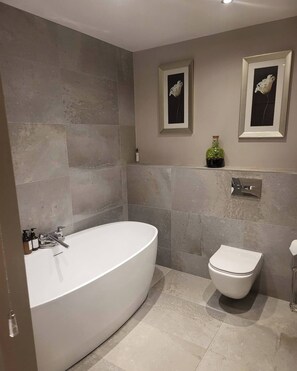 Apartment, 2 Bedrooms, Balcony, City View | Bathroom - Luxury Apartment Belfast City Centre (Belfast)
