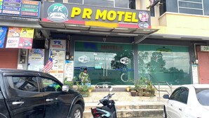 A PR Motel with a large sign, a welcome sign, and various service posters. - Capital O 91275 Pr Motel (Changlun)