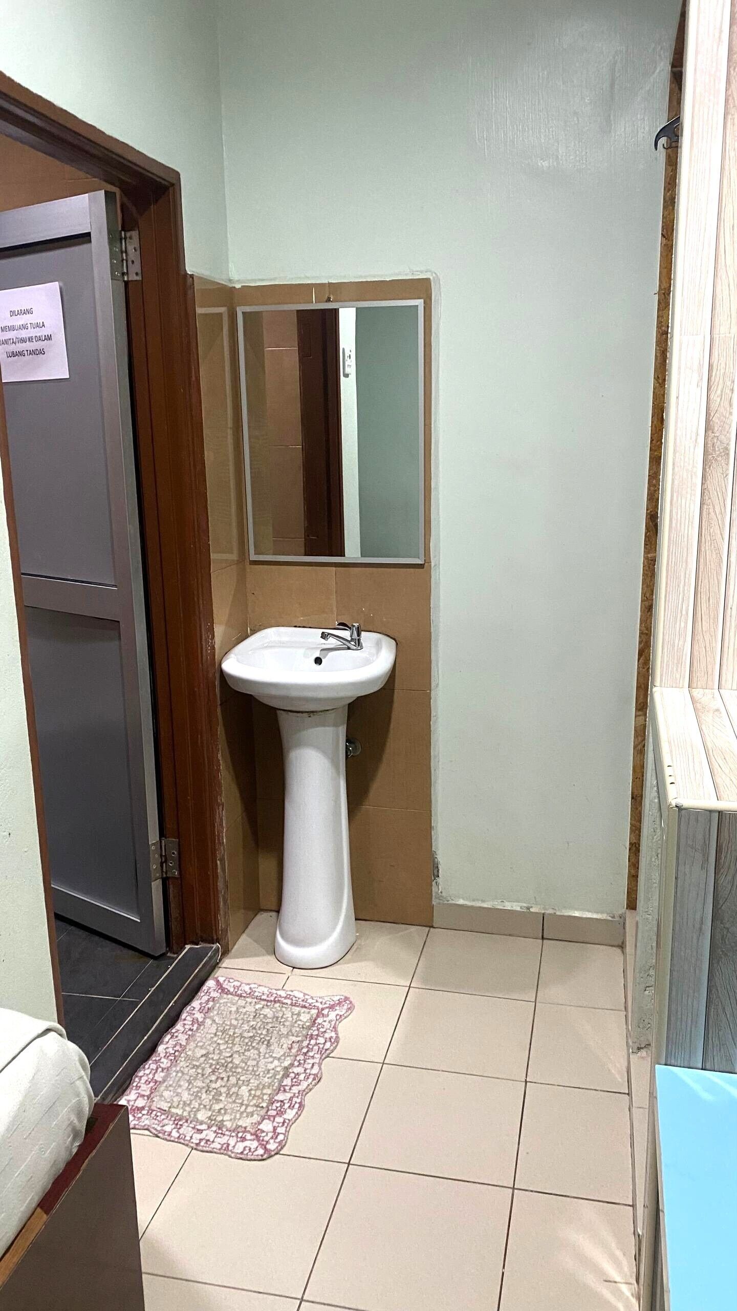 Ducha, toallas, papel higiénico