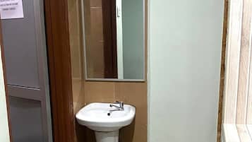 Ducha, toallas, papel higiénico