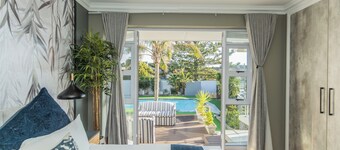 Elegant Gqeberha retreat: 5 beds, pool, garden, BBQ, free WiFi, near beach