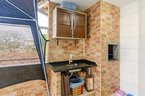 Interior - English Terrace: 2 bedrooms, 3 beds, charcoal barbecue, air conditioning. (Florianópolis)