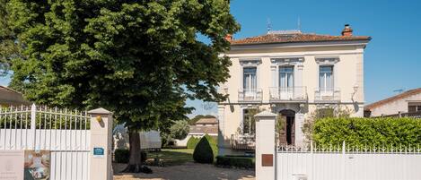 Fachada de la propiedad