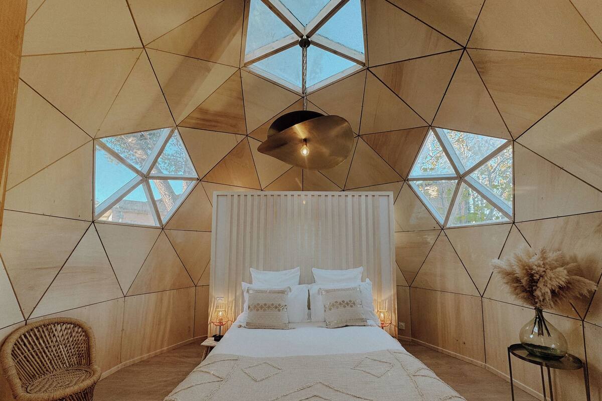 Comfort Cabin, 1 Queen Bed, Pool View