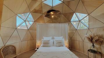 Comfort huisje, 1 queensize bed, uitzicht op zwembad