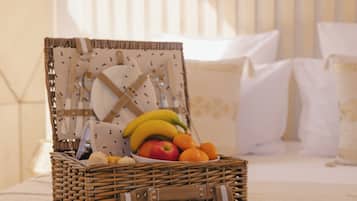 TĂ€gliches kontinentales FrĂŒhstĂŒck (15 EUR pro Person)