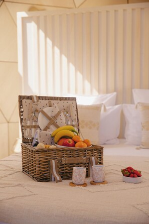 Daily continental breakfast (EUR 15 per person) - Coeur Cristal - Expériences & Séjours (Magalas)