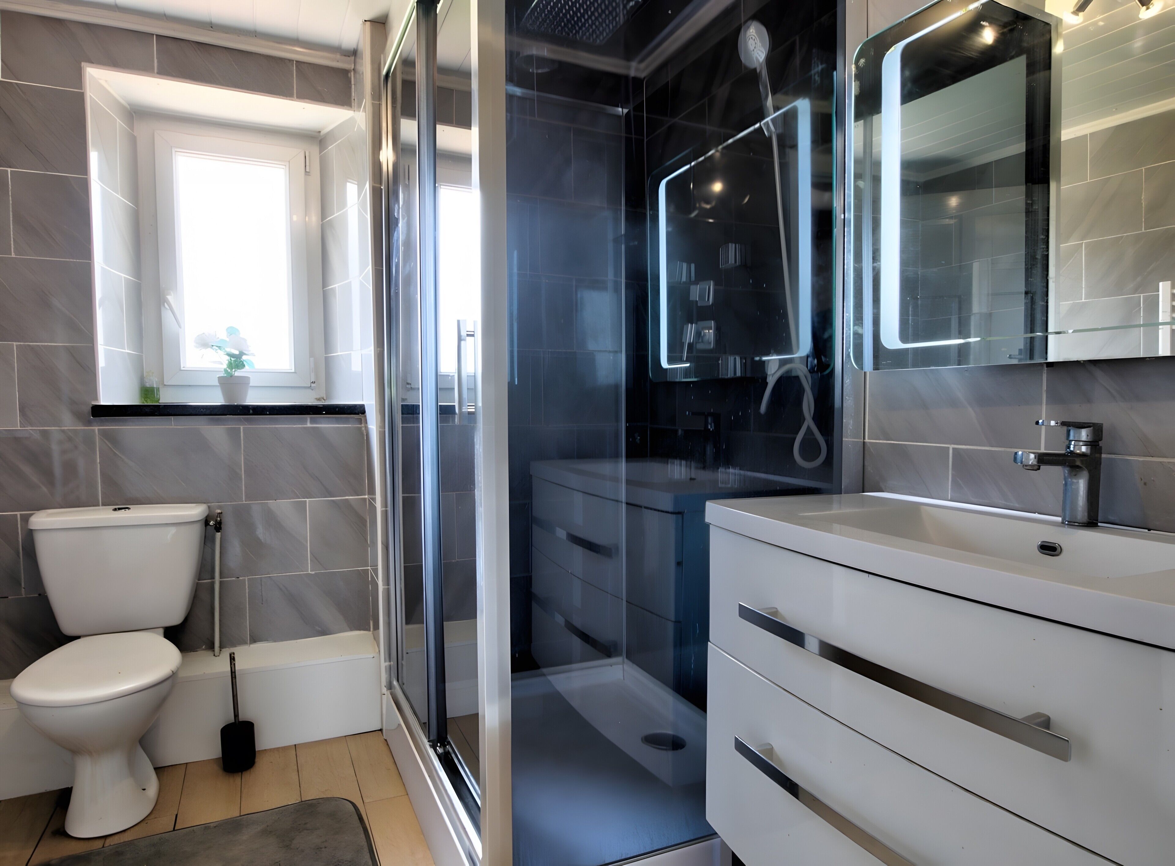 Dusche, Haartrockner, Handtücher