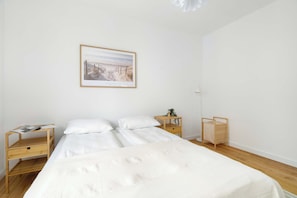 1 chambre, fer et planche à repasser, lit parapluie, Wi-Fi