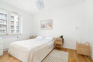 1 habitación, tabla de planchar con plancha, cuna de viaje y wifi 