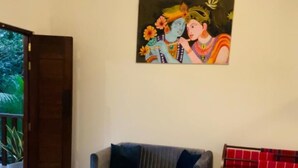 A living room with a grey sofa, a wooden coffee table, and a painting on the wall. - Sunsei Beach Negombo (Negombo)