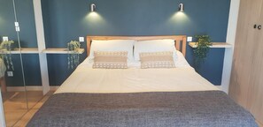 Tabla de planchar con plancha, Internet, ropa de cama