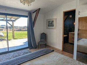 Tabla de planchar con plancha, Internet, ropa de cama