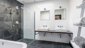 Bathroom - Bellevue (Newtownabbey)