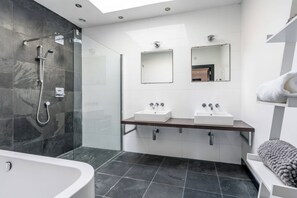 Shower - Bellevue (Newtownabbey)