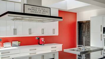 Dishwasher, cookware/dishes/utensils