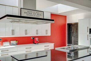 Dishwasher, cookware/dishes/utensils - Bellevue (Newtownabbey)