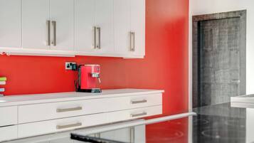 Dishwasher, cookware/dishes/utensils