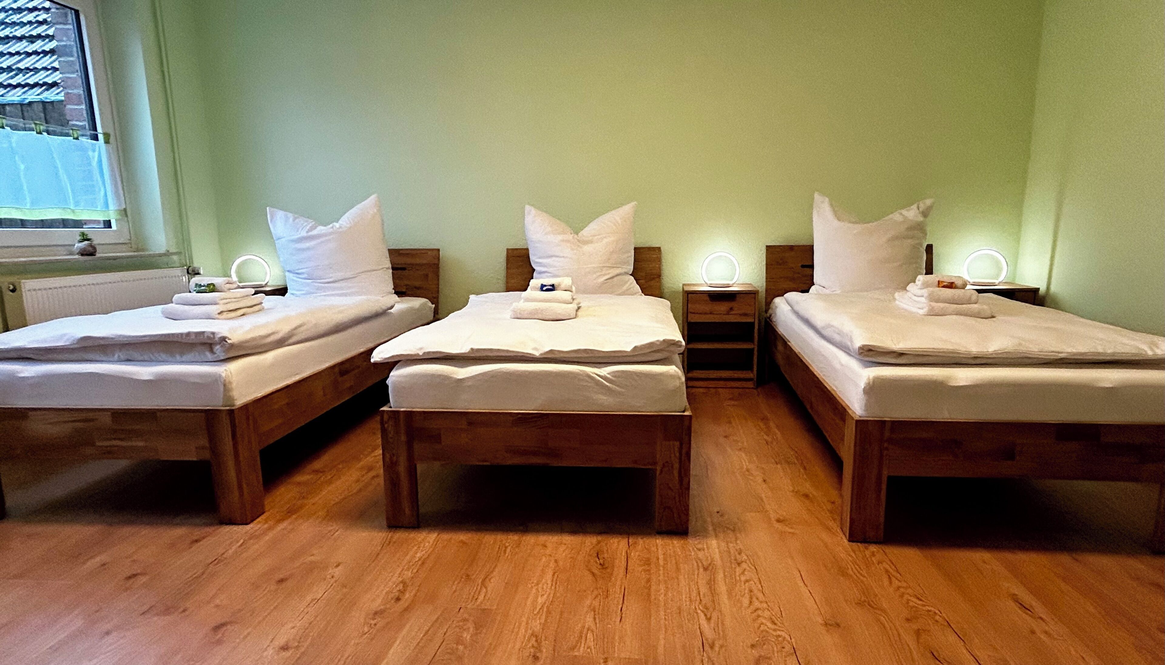 Bügeleisen/Bügelbrett, Reisekinderbett, WLAN, Bettwäsche
