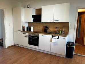 Oven, stovetop, dishwasher - FEWO Unterm Stein - Hänsel & Gretel - 2 sleep. (Alheim)