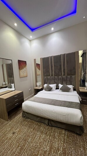 Family Apartment | In-room safe, laptop workspace, blackout drapes, soundproofing - SAMA SHAHRZAD (Hafr Al Batin)