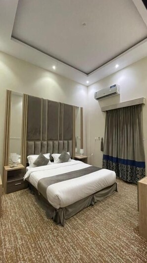 In-room safe, laptop workspace, blackout curtains, soundproofing - SAMA SHAHRZAD (Hafr Al Batin)
