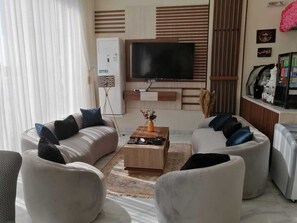 ฝ่ายต้อนรับ