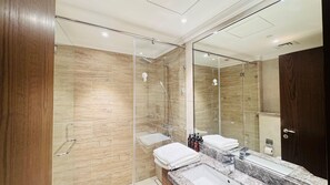 Apartment, 1 Bedroom, Accessible, Smoking | Bathroom