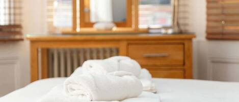 Strykjärn/strykbräda, internet och sängkläder