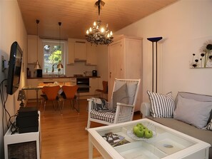 Fernseher, DVD-Player, Stereoanlage