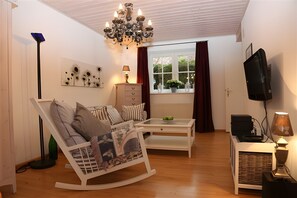 Fernseher, DVD-Player, Stereoanlage