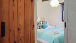 1 bedroom, WiFi (free), individually decorated, individually furnished - Apple Cottage (Bridport)