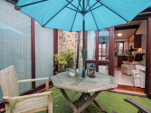 Outdoor dining - Apple Cottage (Bridport)