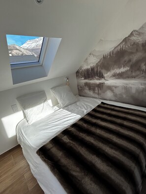 1 habitación, tabla de planchar con plancha, wifi gratis y ropa de cama