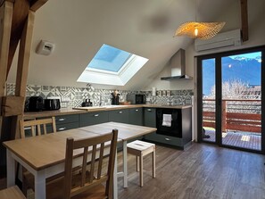 Fridge, microwave, oven, stovetop - Confortable Apartment near Saint-François-Longchamp in the Maurienne Valley (Saint-Avre)