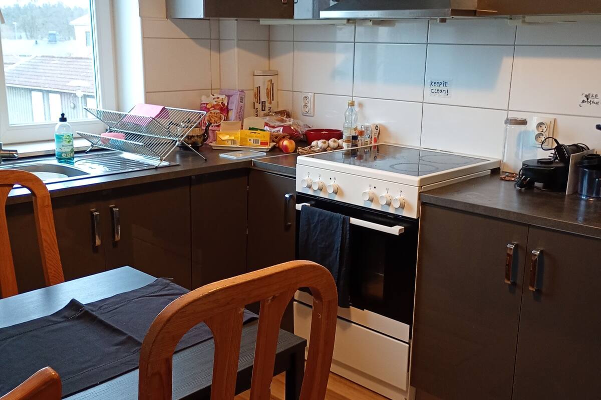 Basic Double Room, City View | Bathroom | Towels, soap, shampoo, toilet paper