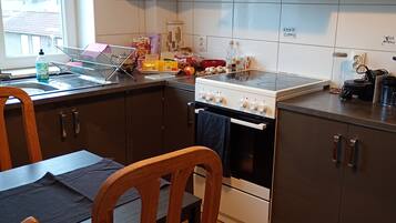 Kamar Double Basic, pemandangan kota | Kamar mandi | Handuk, sabun, sampo, dan tisu toilet