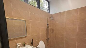 Villa, 2 Bedrooms, Garden View | Bathroom | Free toiletries, towels, shampoo, toilet paper